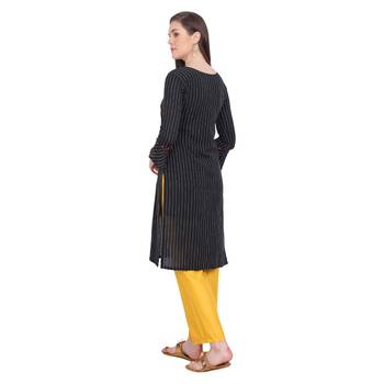 Black plain cotton long-kurtis 2