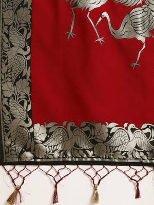 Black woven silk blend saree with blouse 4