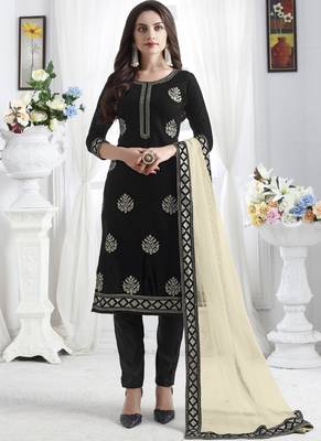 Black Velvet Pakistani Salwar Kameez 1