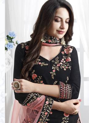 Black Velvet Pakistani Salwar Kameez 2