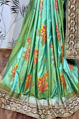 Green Embroidered Pure Banarasi Silk Saree With Blouse 3