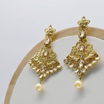 Gold earrings 3