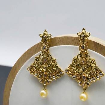 Gold earrings 4