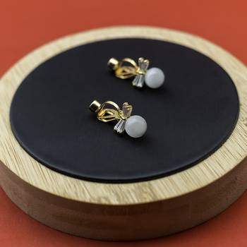 Gold earrings 1