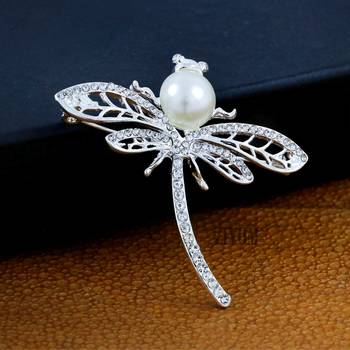 Silver pearl brooch 1