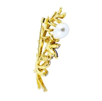 Gold pearl brooch 3