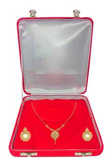 ATORAKUSHON Red Plastic Jewellery Organizer, Pendant Set/Necklace Earrings Top Vanity Box for Women- Pack of 1