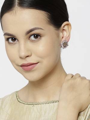 Beige earrings 2