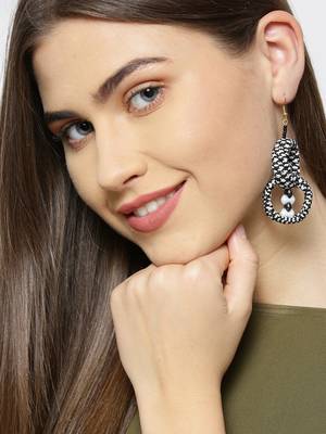 Black earrings 2