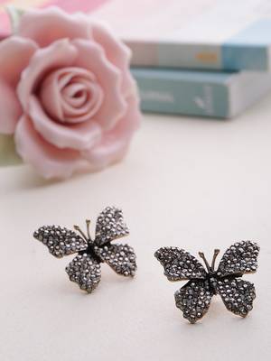Black earrings 1