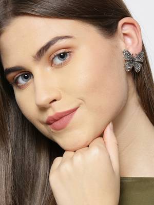 Black earrings 2