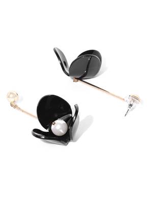 Black earrings 4