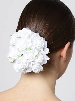White hair-accessories 1
