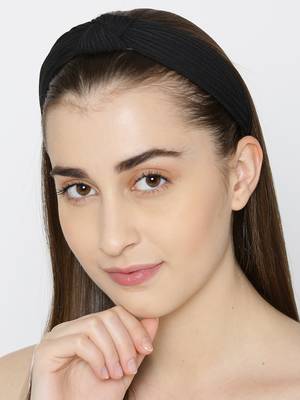 Black hair-accessories 1