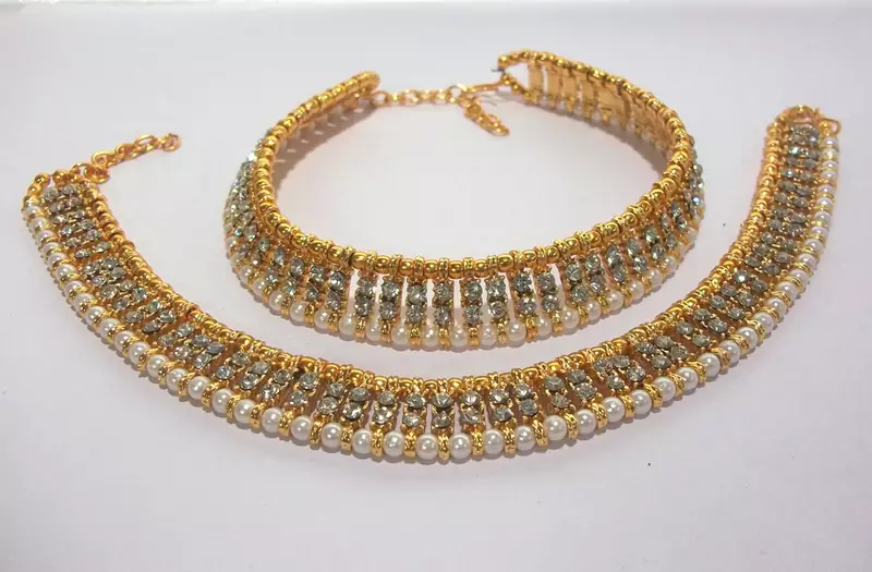 Pearl And Golden Ball White stone anklet