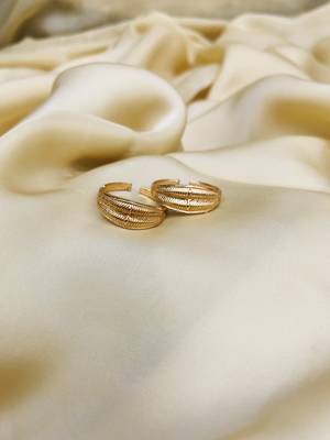 Gold toe-rings 2