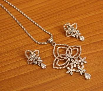 White Cubic Zirconia Pendants 1