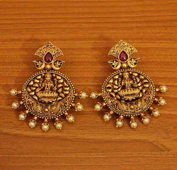 White Pearl Studs 1