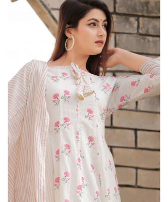 White Anarkali Floral Printed kurta Set With Dupatta . 4