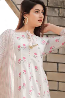 White Anarkali Floral Printed kurta Set With Dupatta .