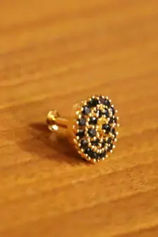 Black onyx nose-ring