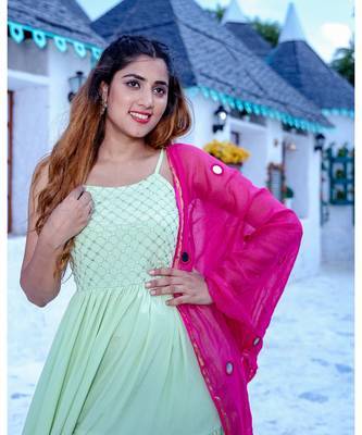Green Tier Maxi Dress With Dupatta (Set of 2) 4