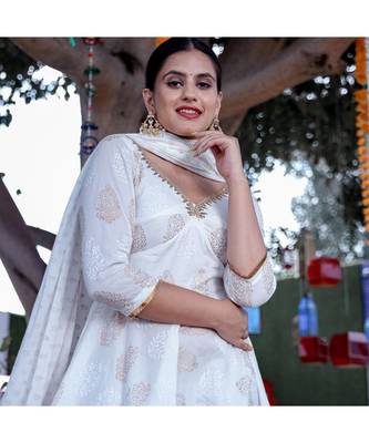 White Anarkali Kurta With Dupatta (Set of 2) 4