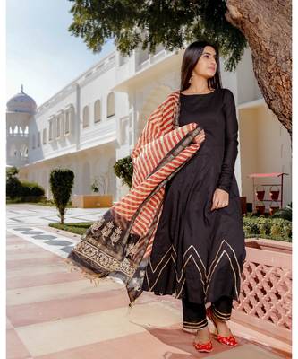 Black Backless Kurta Pant Set With Dupatta (Set of 3) 1