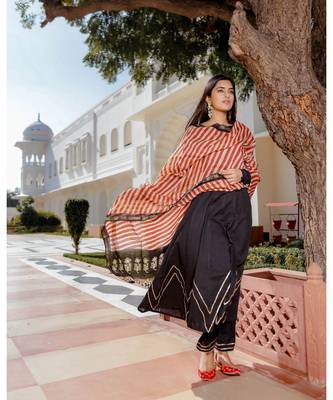Black Backless Kurta Pant Set With Dupatta (Set of 3) 2