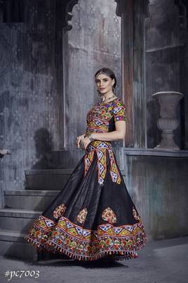 Black Chaniya Choli for Garba     Red Dupatta & Mirror Embroidery | Navratri Dress 2