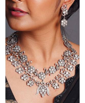 black antique metallic necklace set with crystals 1