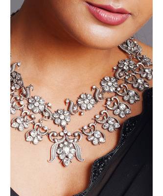 black antique metallic necklace set with crystals 2