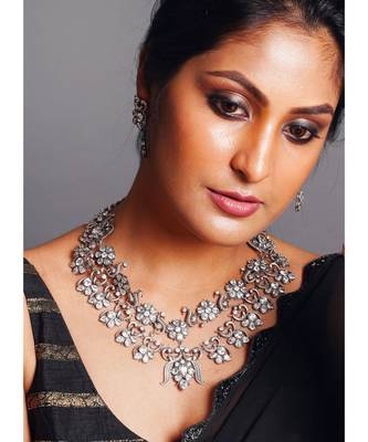 black antique metallic necklace set with crystals 3