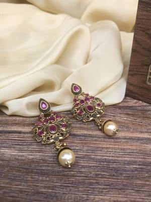 Gold earrings 3