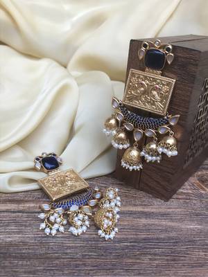 Gold earrings 1