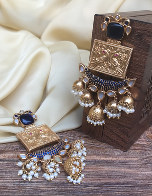 Gold earrings 3