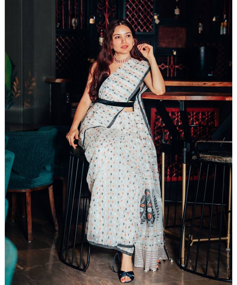 Elegance with comfort in this khadi silk jamdani saree