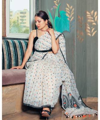Elegance with comfort in this khadi silk jamdani saree 3