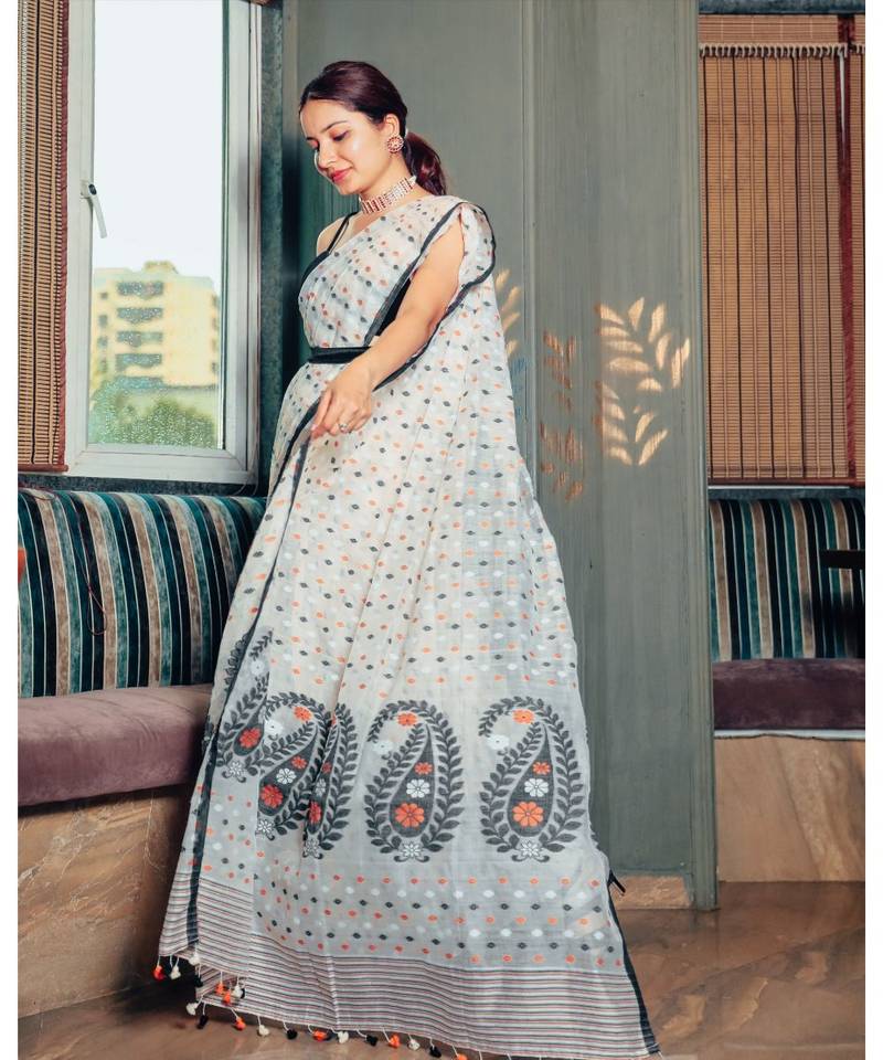 Elegance with comfort in this khadi silk jamdani saree