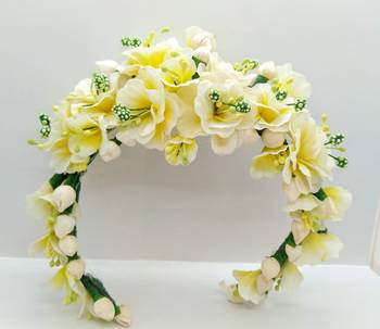 White hair-accessories 1