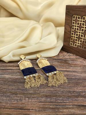 Gold earrings 4