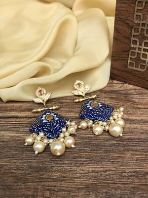 Gold earrings 2