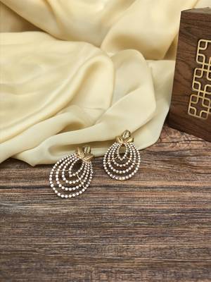 Gold earrings 4