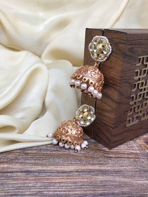 Gold earrings 3
