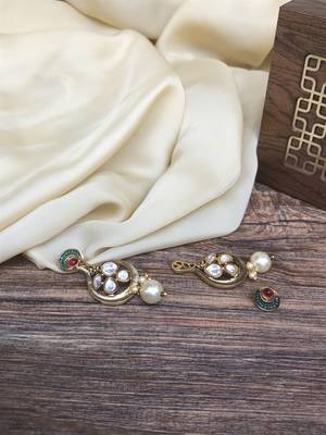 Gold earrings 1