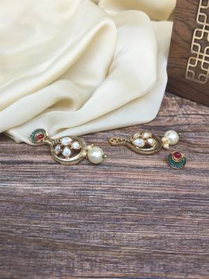 Gold earrings 3