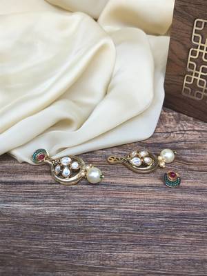 Gold earrings 4