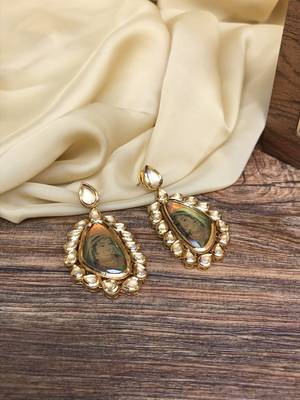 Gold earrings 3