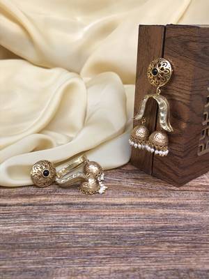 Gold earrings 3