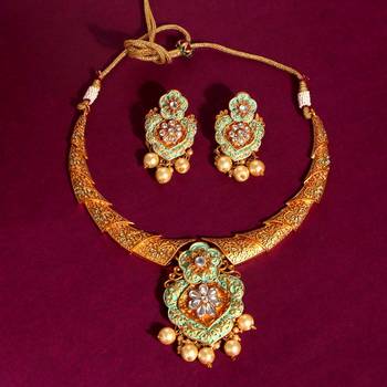 Green necklace-sets 2